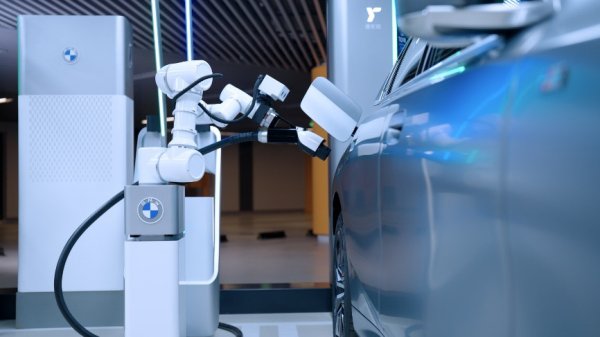 云管家 AI赋能BMW自动充电机器人, 构建智能出行新生态